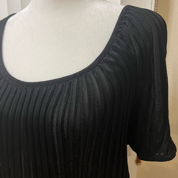 WHITE HOUSE BLACK MARKET TOP SIZE M. - Picture 4 of 12